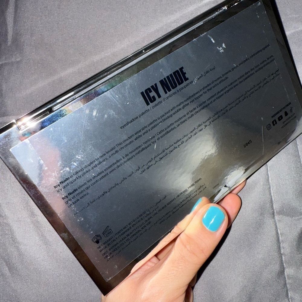 HUDA beauty Eyeshadow Palette - 18 Shades - Picture 5 of 5